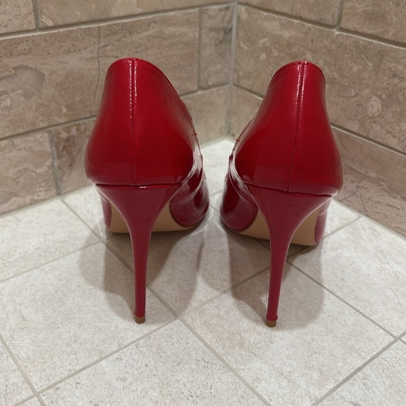 Bella Marie Vibrant Red Heels - Picture 6 of 10